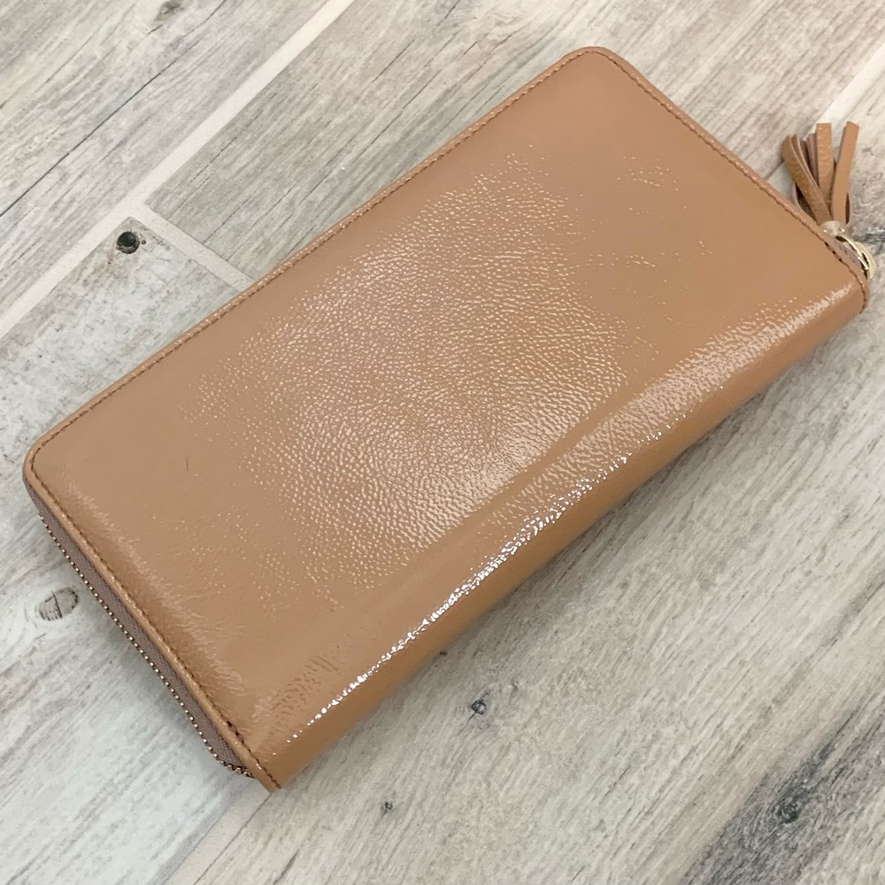 Gucci Tan Patent Leather XL Organizer Wallet - Picture 3 of 10